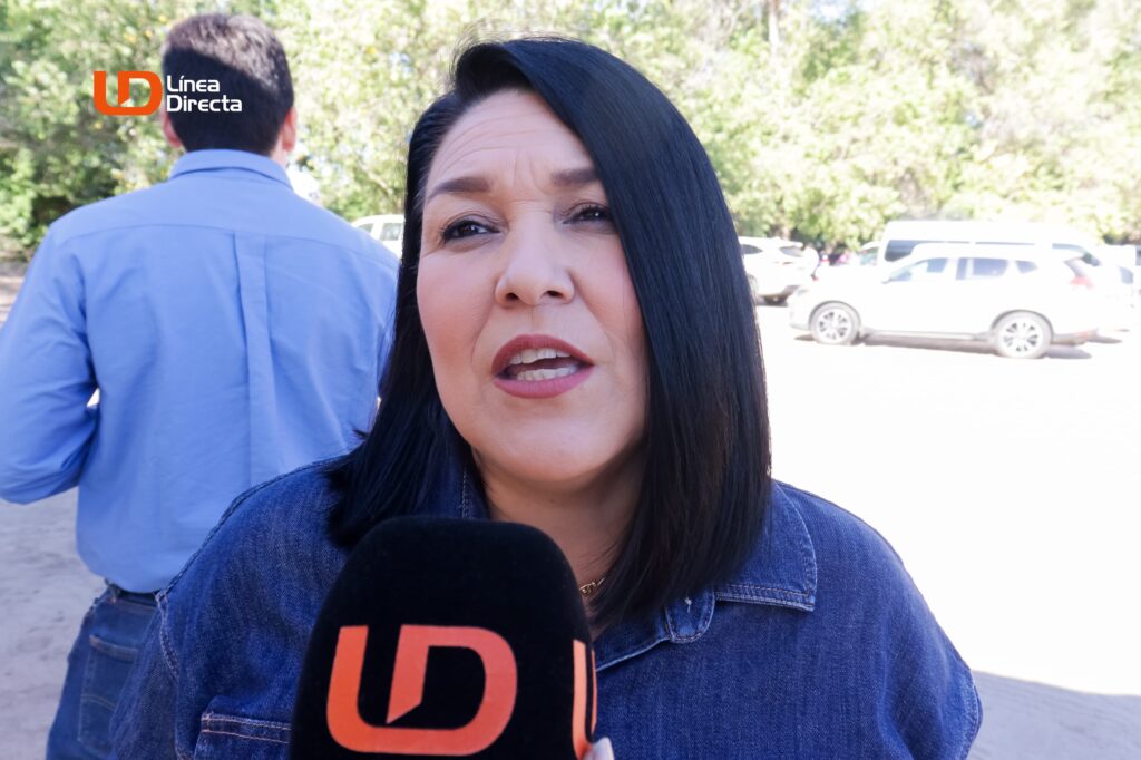 Alcaldesa de Choix, Yoneida Gámez Vázquez frente al micrófono de Línea Directa 