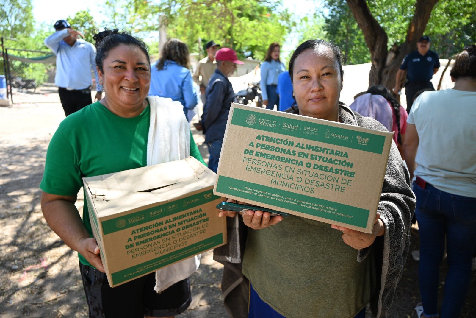 Alcaldesa Evangelina Llanes y DIF Juan José Ríos entregan apoyos alimentarios a familias vulnerables