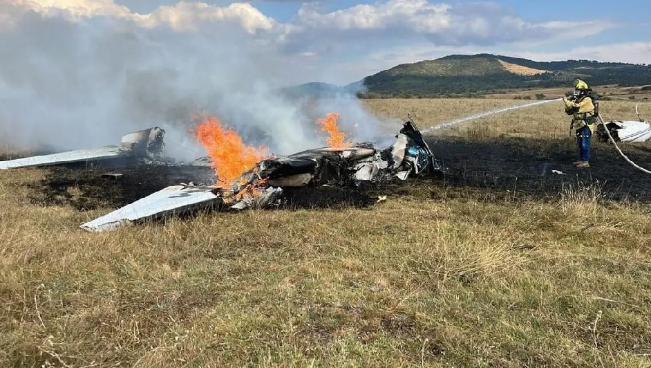Se desploma avioneta con 5 personas a bordo en Purépero, Michoacán