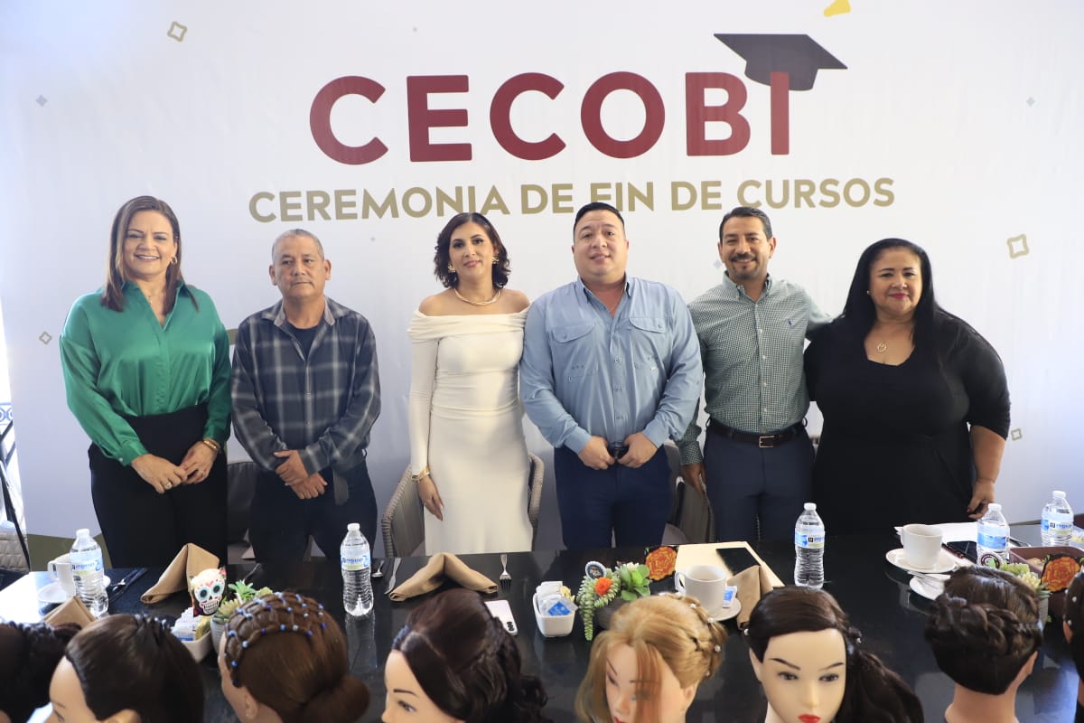 Bienestar Mazatlán entrega constancias a 85 egresados de talleres del Cecobi