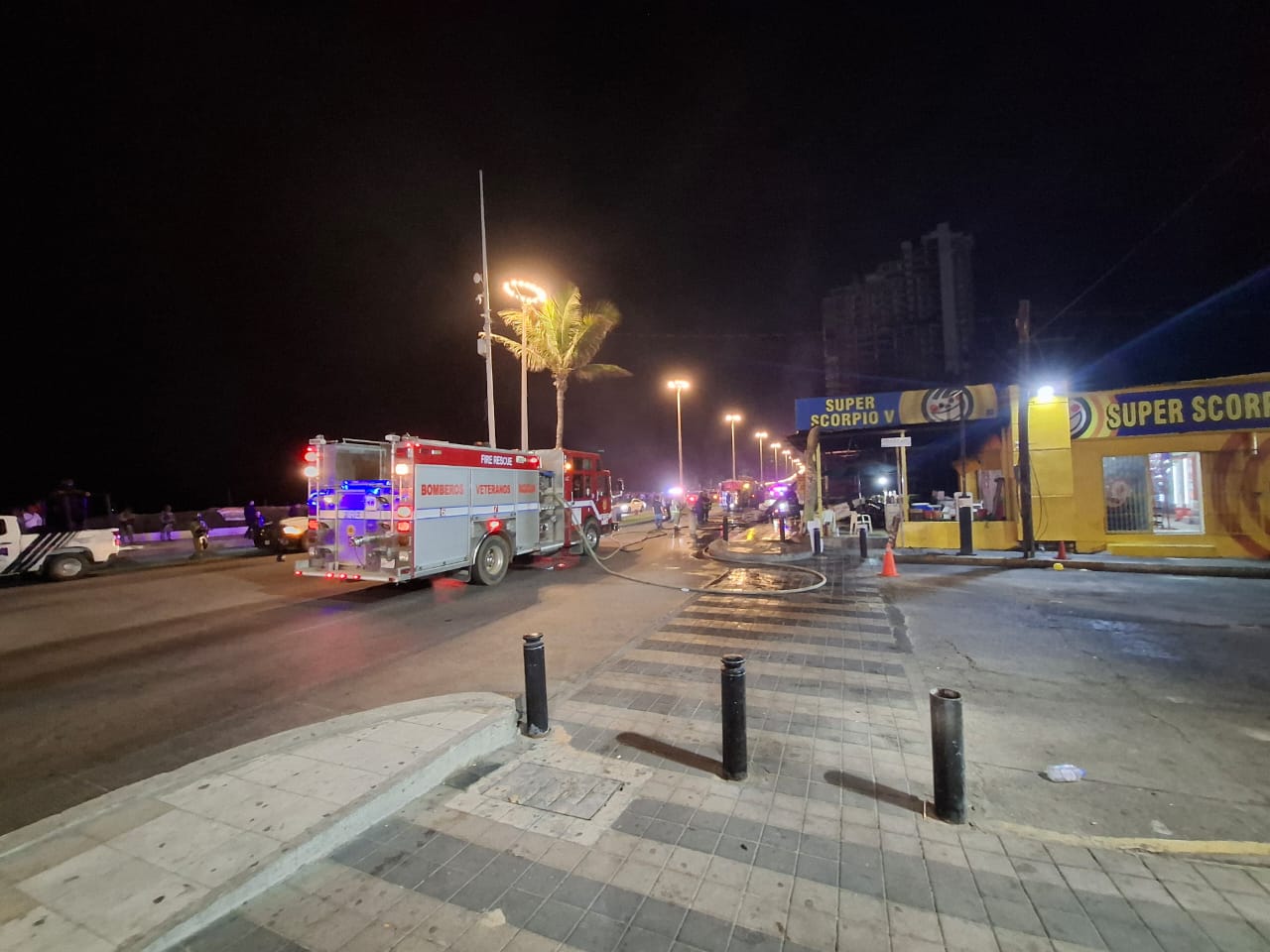 Bomberos en accidente