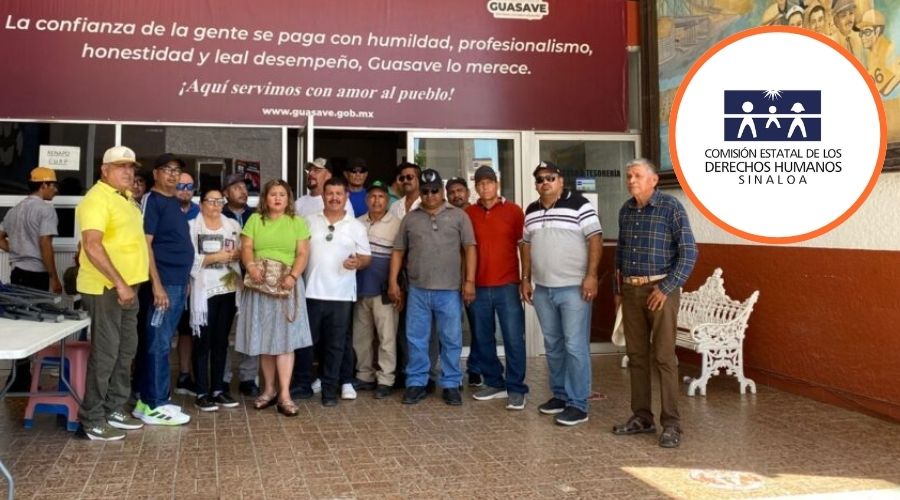 Grupo de personas en el Ayuntamiento de Guasave junto al logo de la CEDH