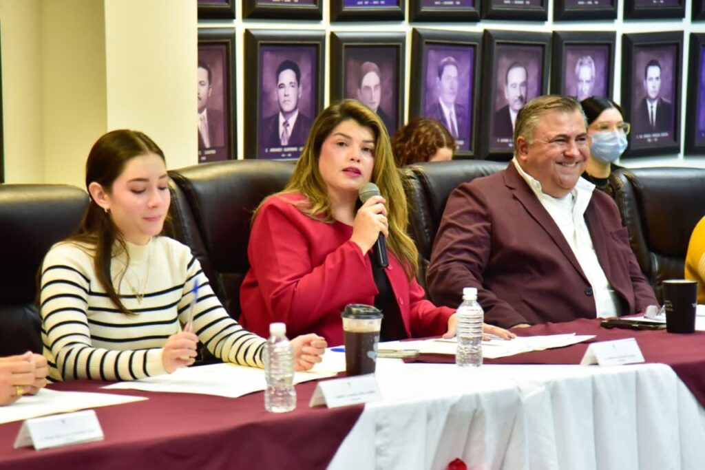 Aurora Alcantar Castro, regidora presidenta de la Comisión de Hacienda del Ayuntamiento de Ahome