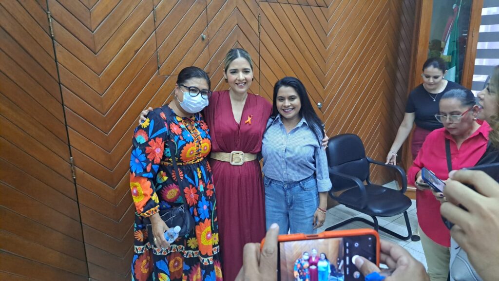 Estrella Palacios junto a Isis Vidal 
