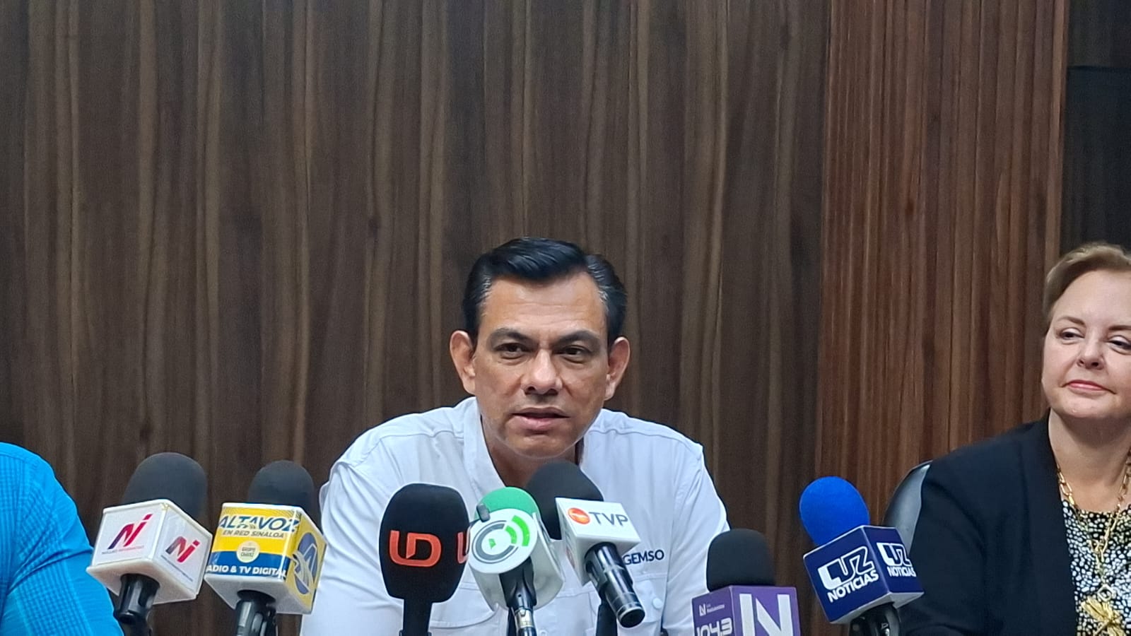 Simón Enrique Dorado Huitrón. presidente de la Cámara Nacional de Comercio, Servicios y Turismo en Los Mochis en conferencia de prensa