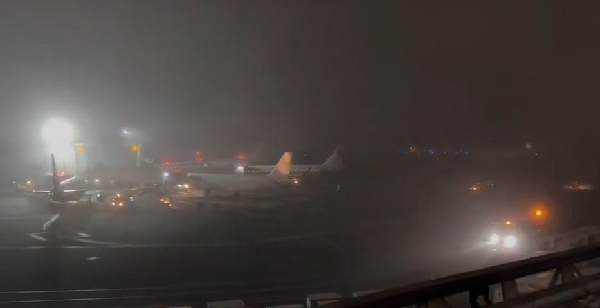 AIFA con neblina