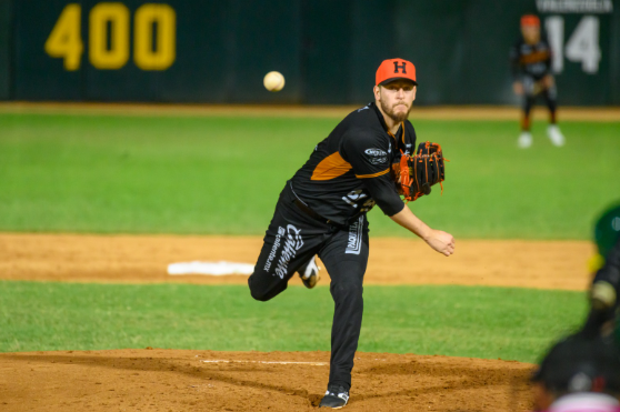 Con par de rallys Naranjeros evita la barrida ante Cañeros en Chevron Park