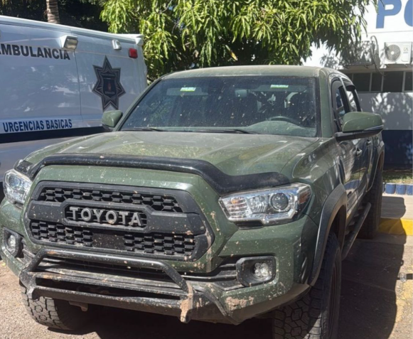 Tiene registro en Estados Unidos: localizan camioneta abandonada con municiones en Canal 7, Culiacán