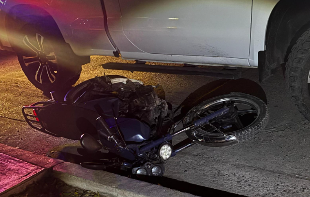 Ángel, de 60 años es trasladado a urgencias: motociclista lesionado al ser atropellado en Los Mochis