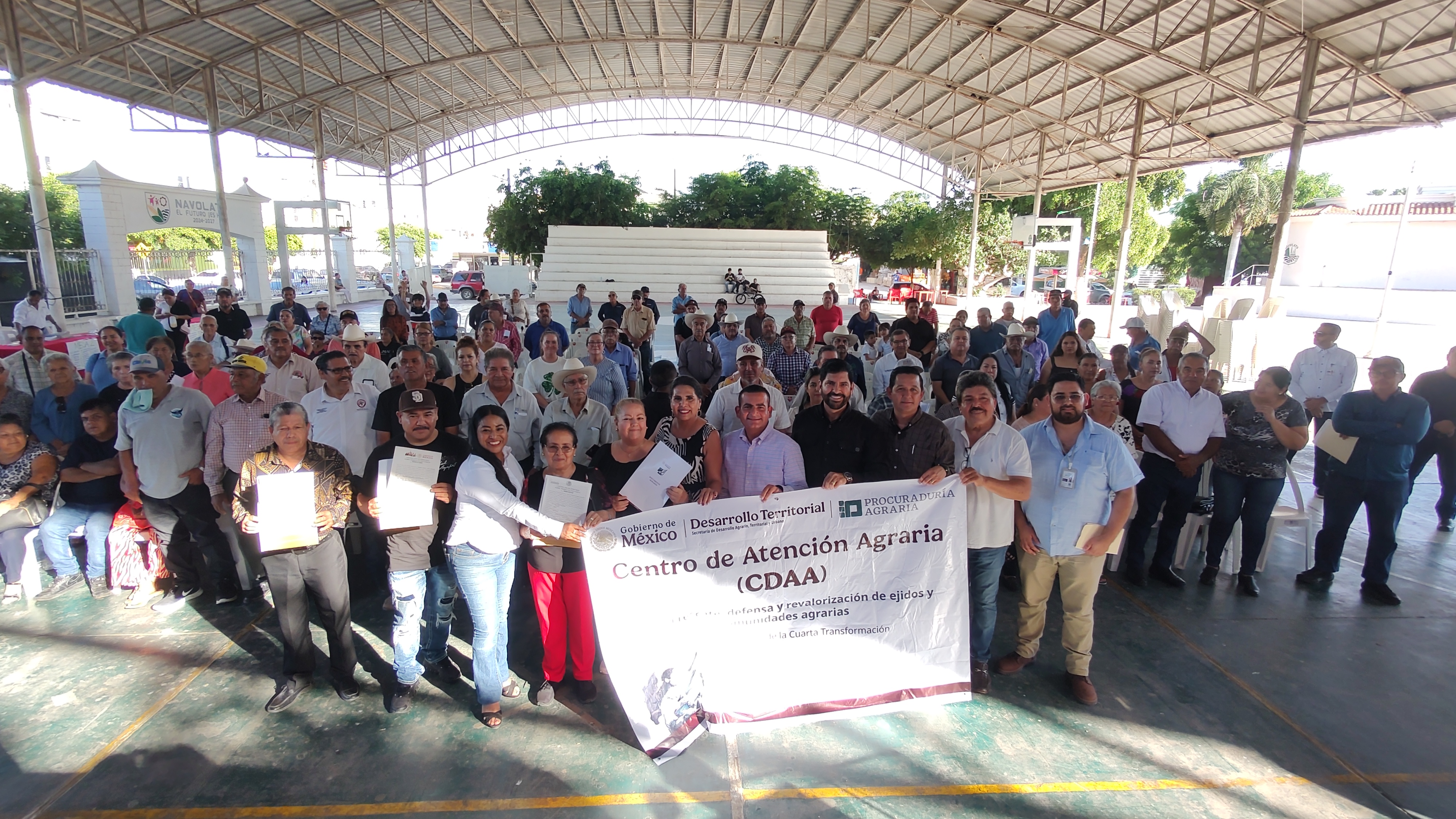 Alcalde de Navolato entrega certificados parcelarios