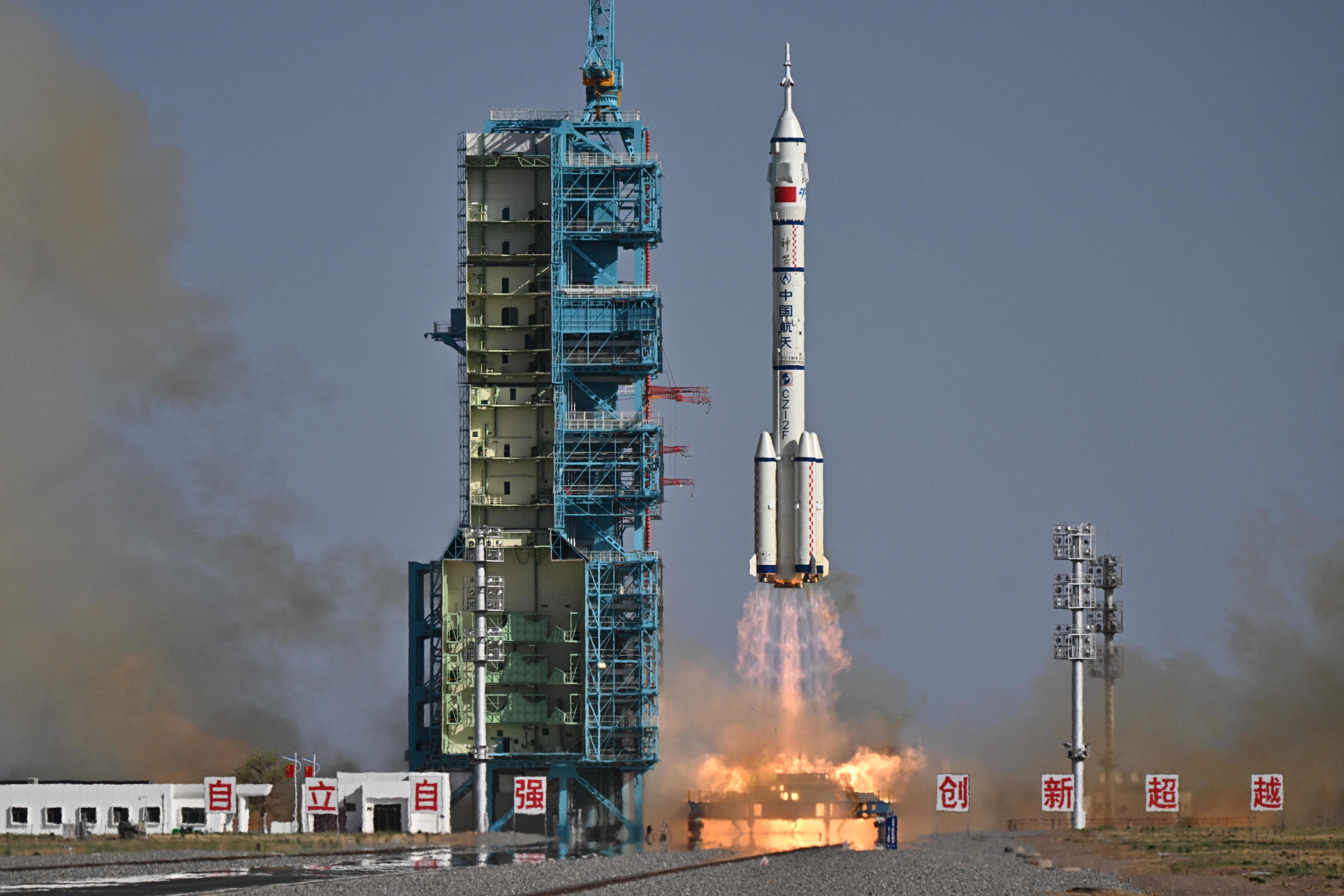 China aplaza el retorno de la Shenzhou-20 por riesgo de colisión con desechos espaciales