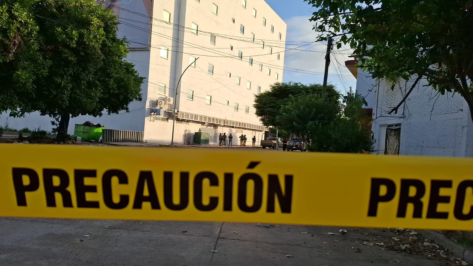 Cinta amarilla de precaución que se utiliza para resguardar una zona