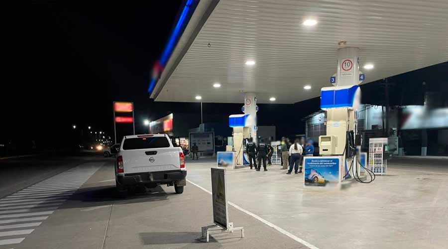 Elementos de Marina, SSPC y FGR se movilizaron a distintas gasolineras de Los Mochis para realizar revisiones en el suministro de combustible 
