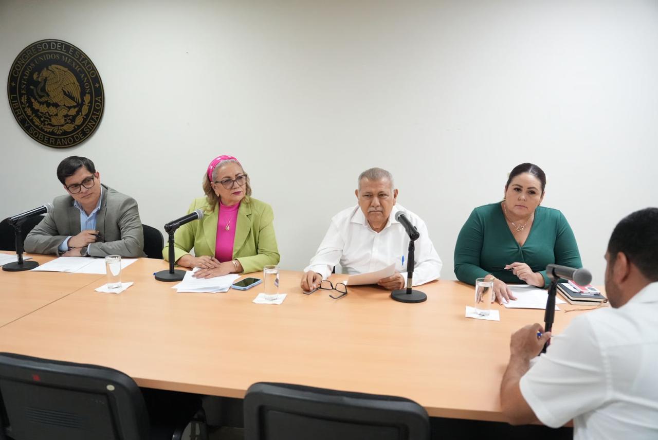 Conferencia de prensa con diputados del PRI
