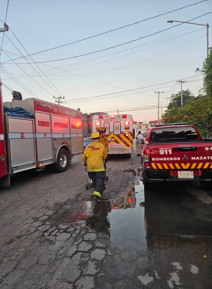 Conductor de un vehículo se impactó contra la reja del barandal