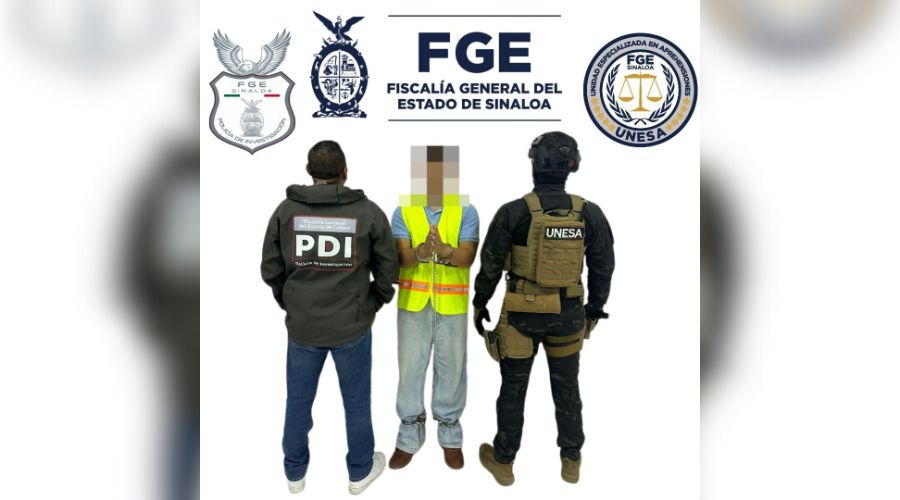 Autoridades asegurando a Ethan Leonard, presunto feminicida de la maestra Anyella