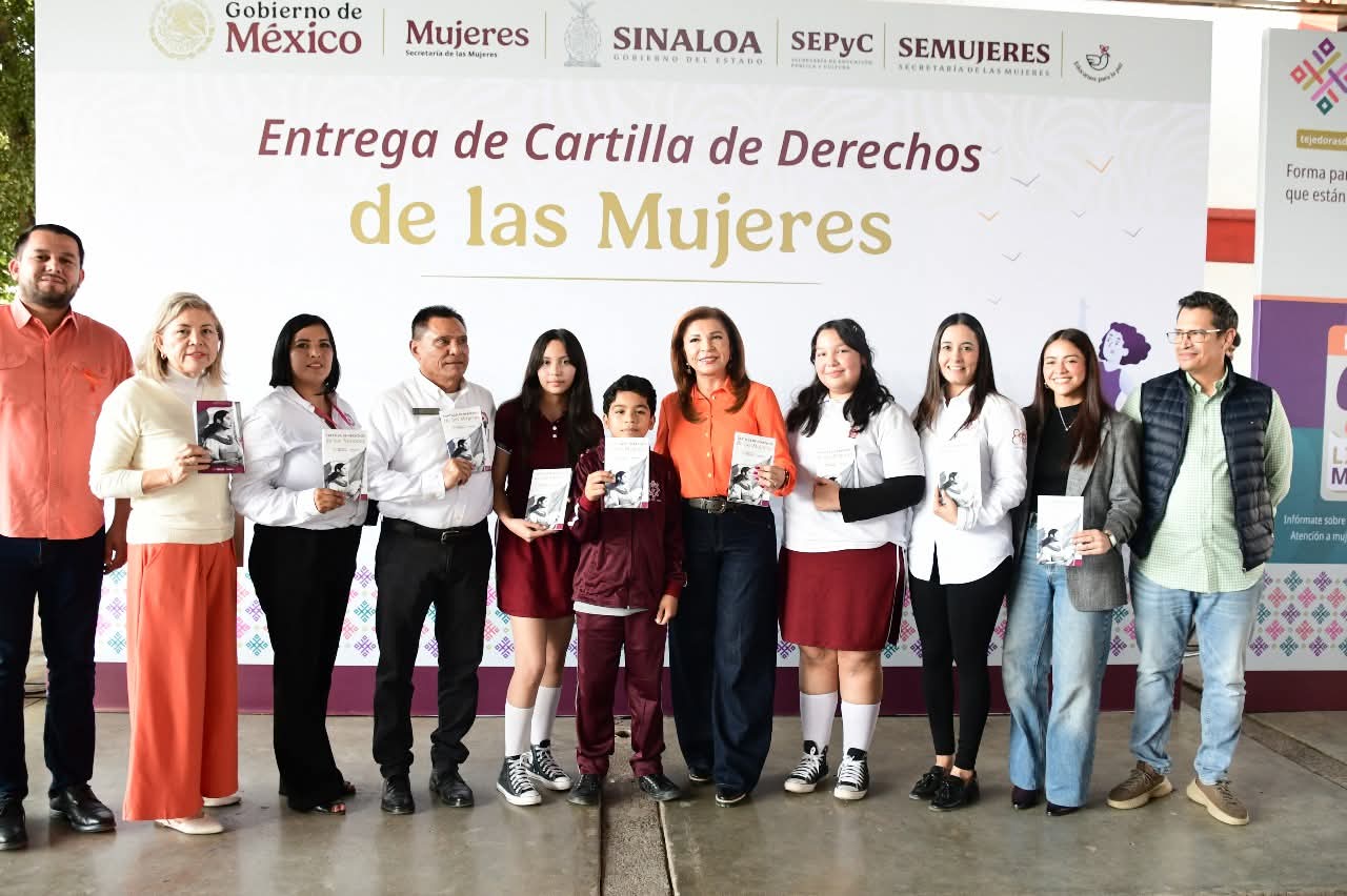 Gloria Himelda Félix Niebla, hizo entrega de la Cartilla de Derechos de las Mujeres