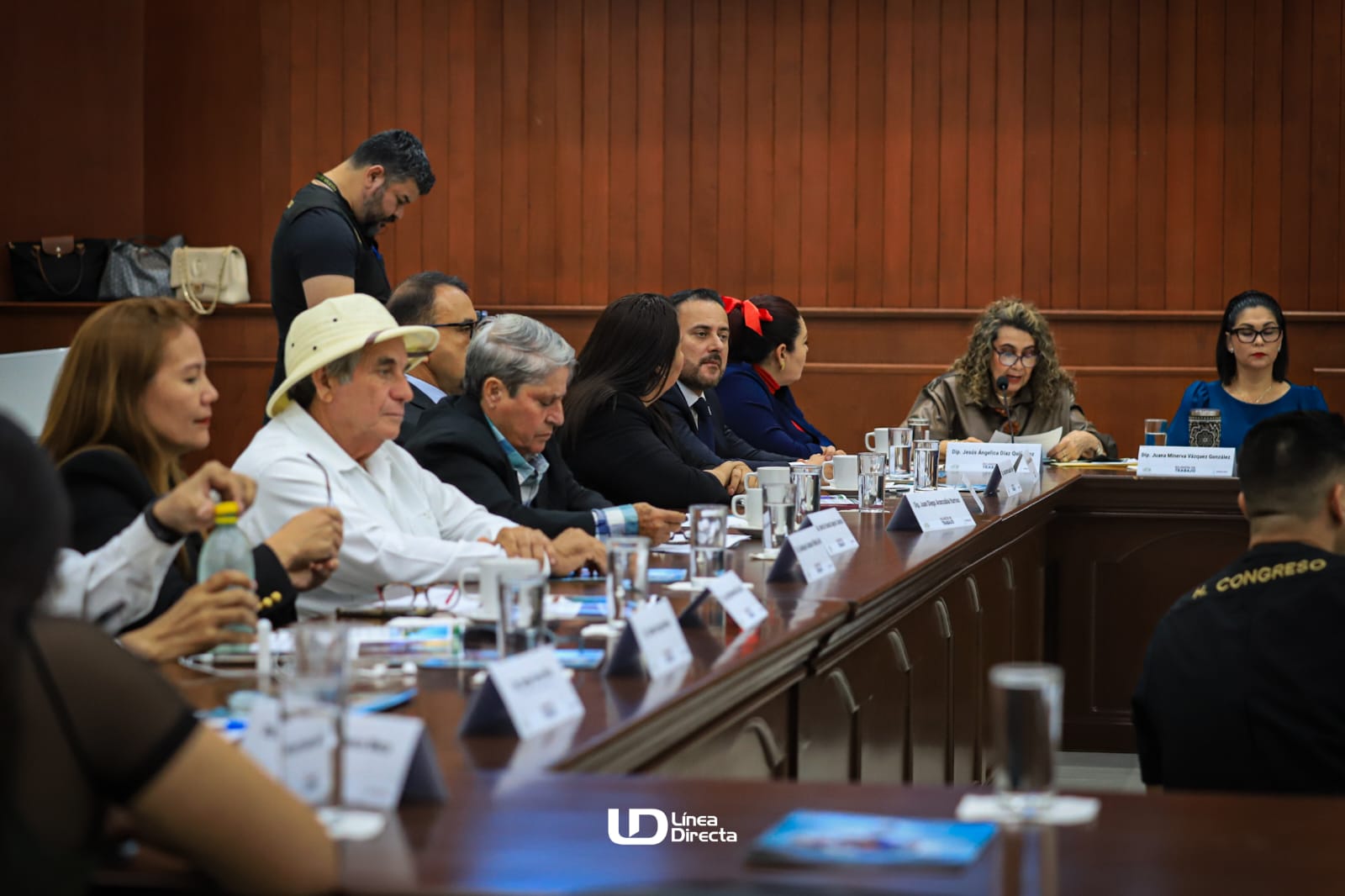 Diputados lo cuestionan sobre seguridad, pérdida de empleos y acciones para mujeres