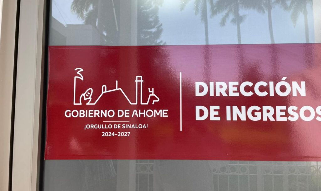 Puerta de la Dirección de Ingresos del Ayuntamiento de Ahome