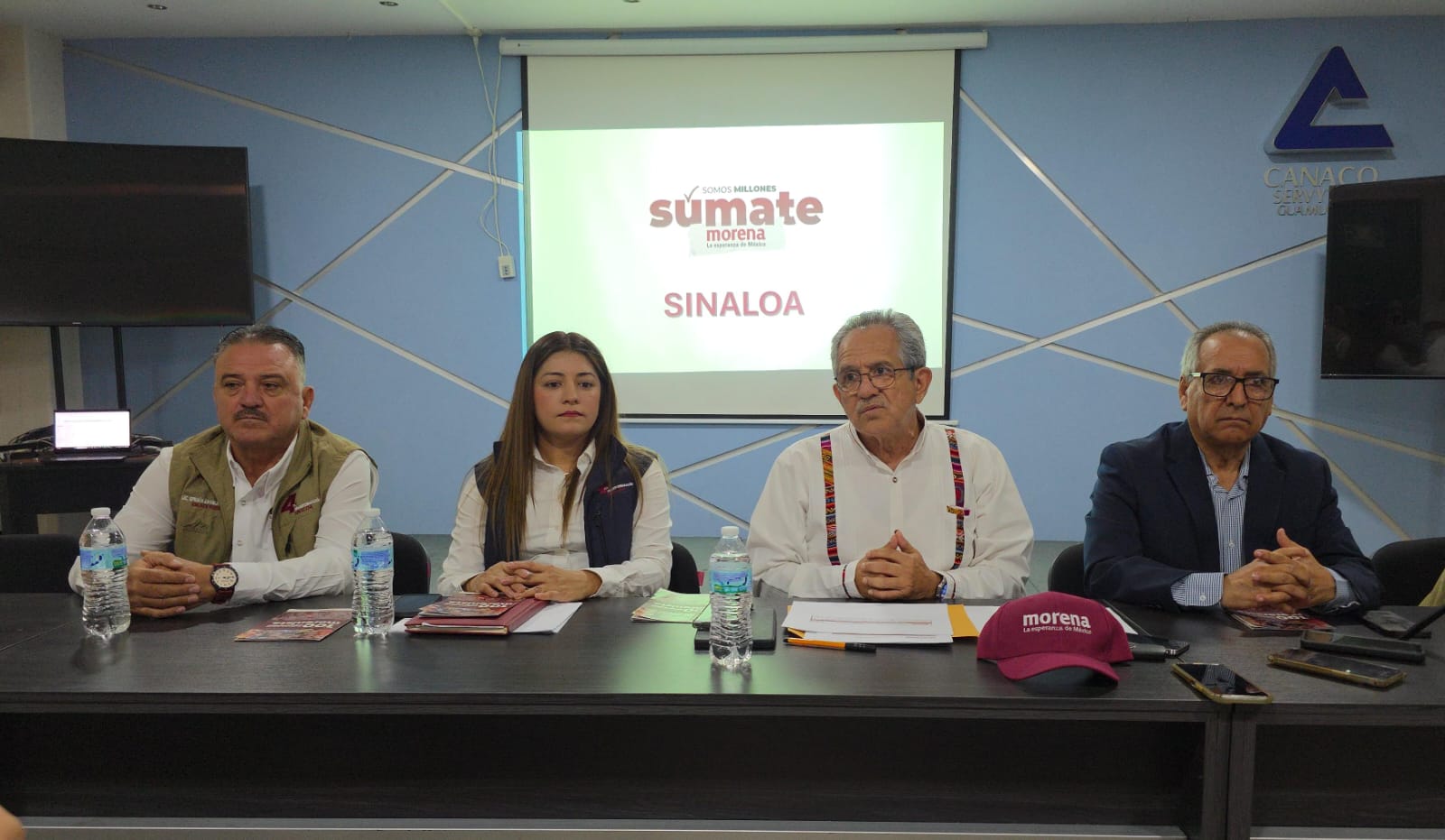 En la imagen aparecen el diputado Manuel Guerrero Verdugo, diputado Ambrocio Chávez Chávez y junto a ellos otras dos personas