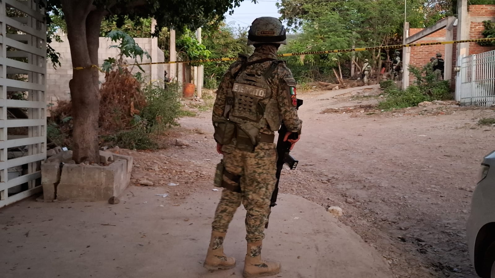 Elementos del Ejército Mexicano atienden el reporte de un ataque armado en Culiacán