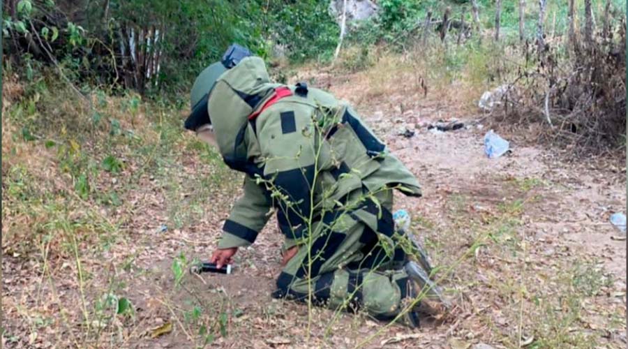 Elemento del Ejército Mexicano destruye explosivos encontrados en San Ignacio