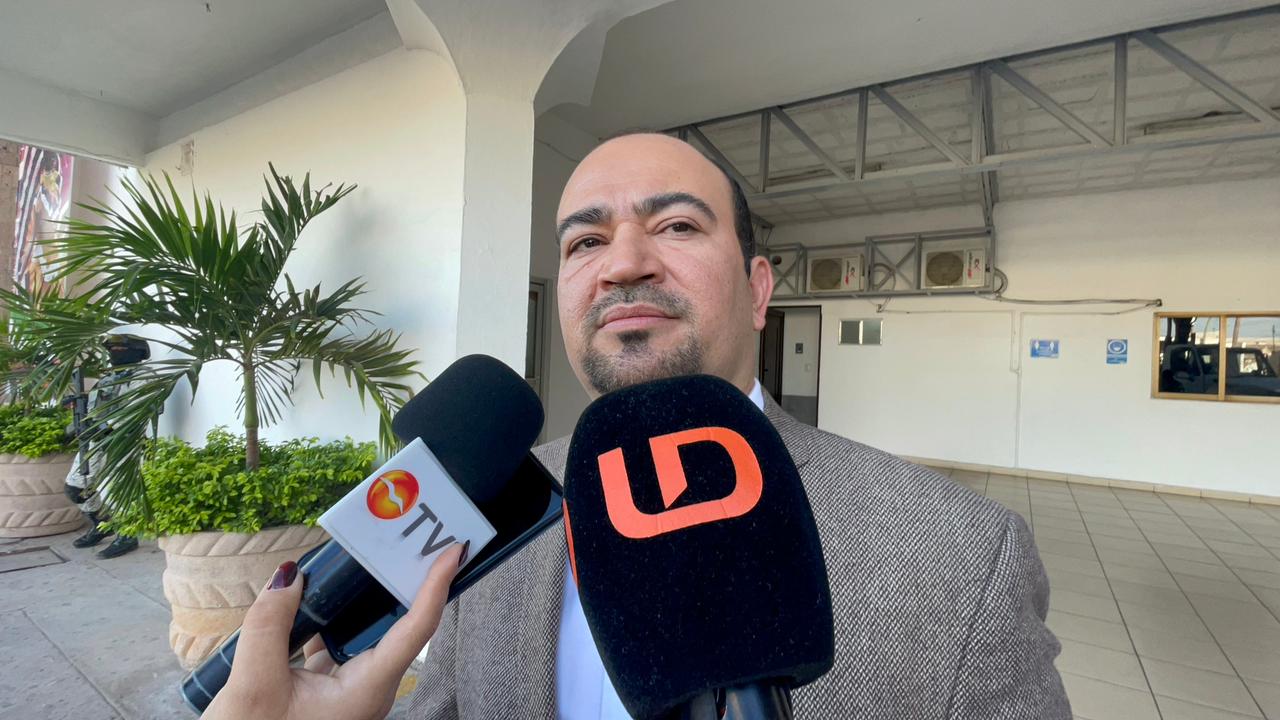el vicefiscal en la zona norte, Jesús Arnoldo Serrano Castelo siendo entrevistado por los medios