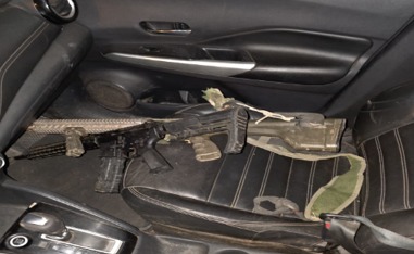 Pistola en un asiento de un automóvil asegurado en Navolato