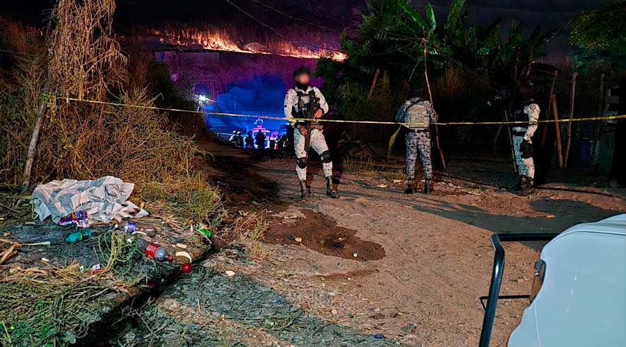 Elementos de Guardia Nacional resguardan calle del Basurón Municipal de Culiacán tras el hallazgo de un cuerpo