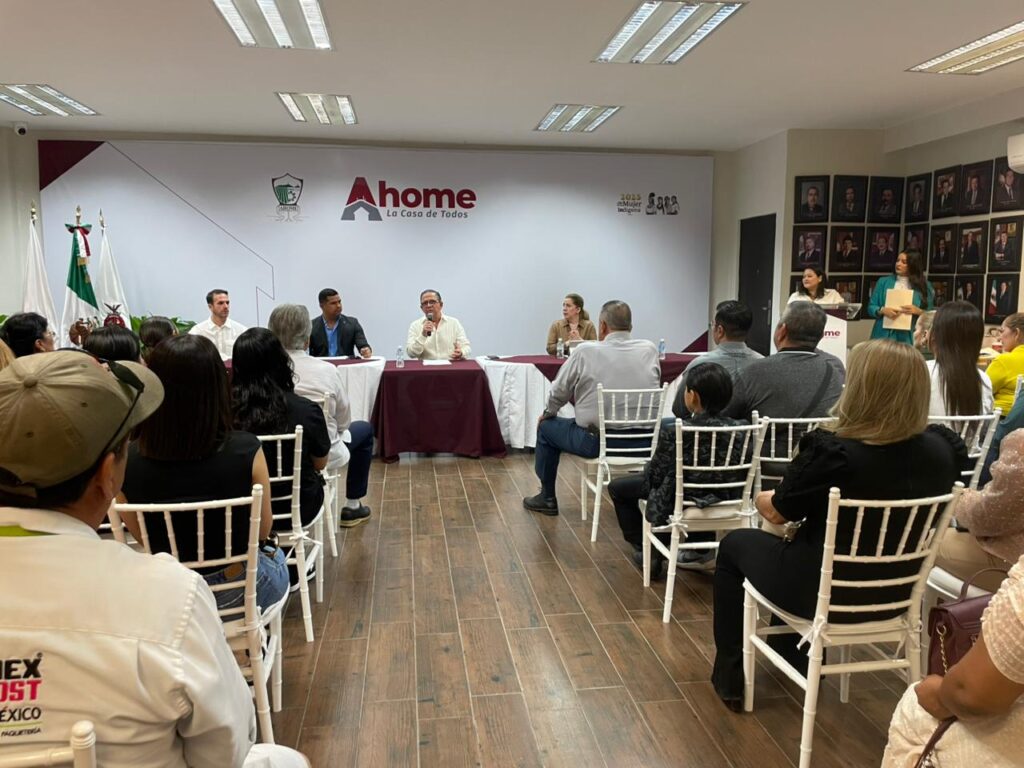 Entrega de registro de marca a pequeños empresarios del municipio de Ahome.