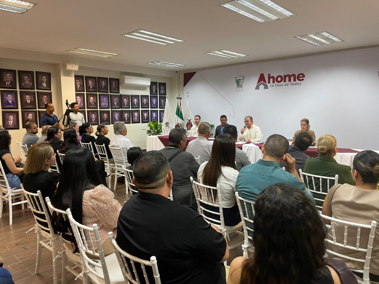 Entrega de registro de marca a pequeños empresarios del municipio de Ahome.