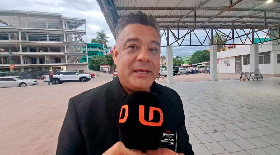 Escritor Paúl Carlón en Topolobampo