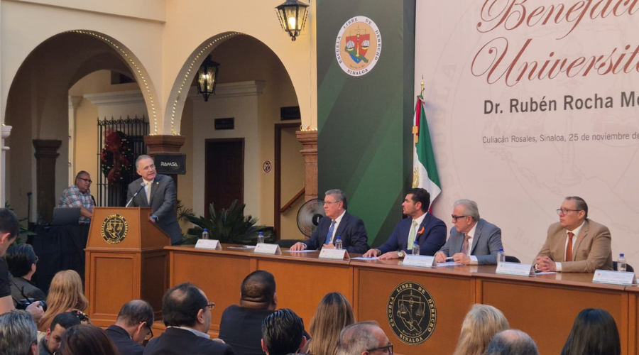 Escuela Libre de Derecho de Sinaloa entrega a Rubén Rocha Moya la distinción académica 