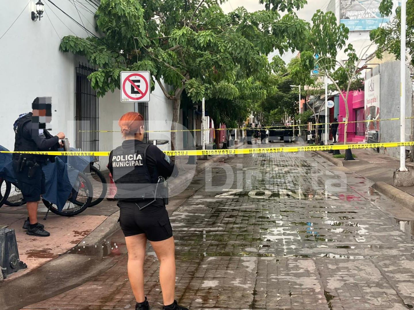 Policías municipales en la calle del centro de Culiacán en un hecho