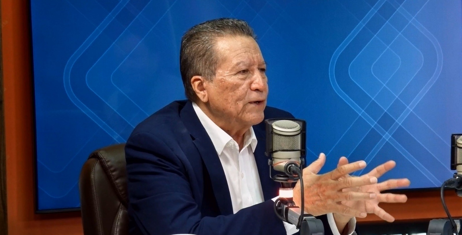 Feliciaco castro en el foro de Línea directa durante la entrevista que le realizaron hoy