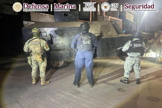Detienen a 12 personas y aseguran explosivos, armas y vehículos en operativo en Michoacán
