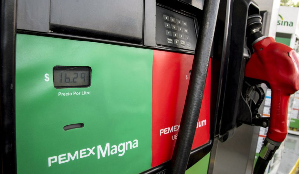 Estación de servicio de gasolina, en la imagen se aprecia la Magna y la Premium