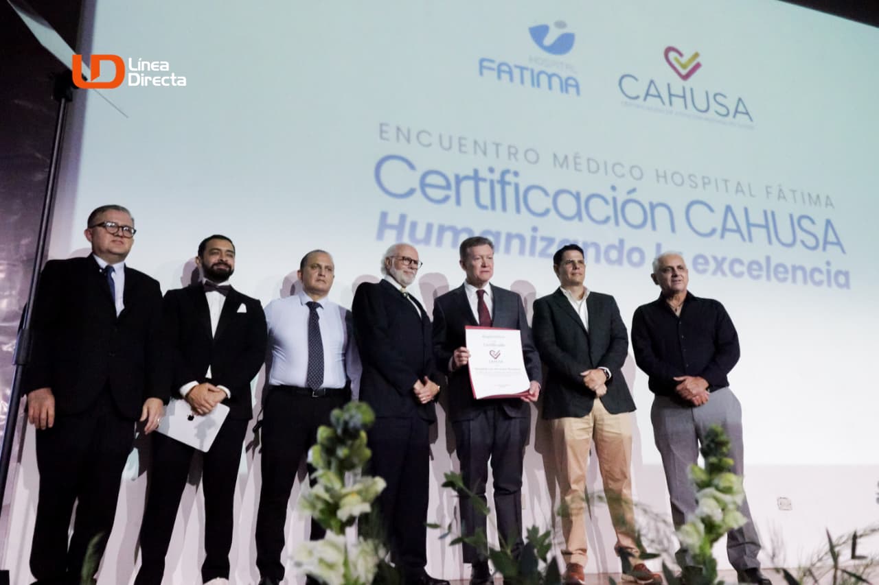 Representantes del Hospital Fátima en el evento donde recibieron su certificación