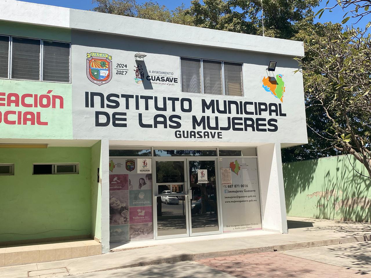 exterior del Instituto Municipal de Mujeres en Guasave