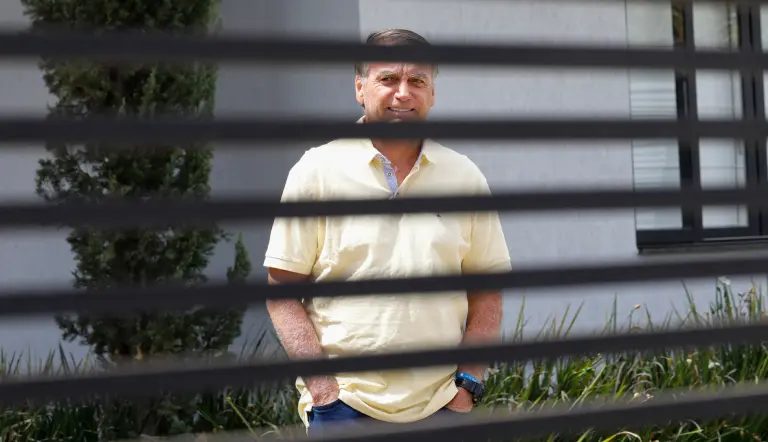 Bolsonaro es arrestado por presunto intento de fuga; admite haber quemado su tobillera con un soldador