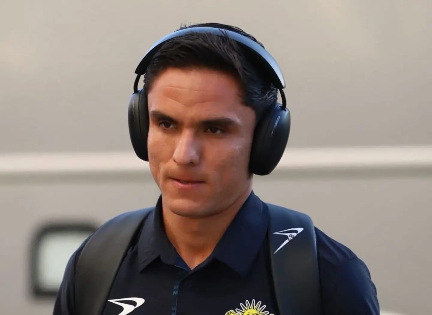 Juan Gamboa con audifonos