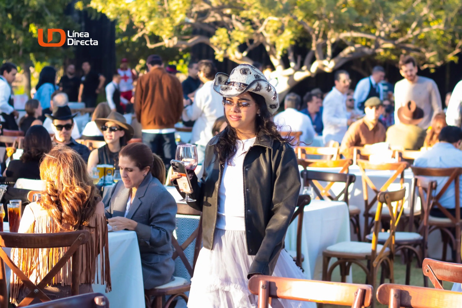 Una mujer con sobrero de vaquero en el Los Mochis Culinary Fest III