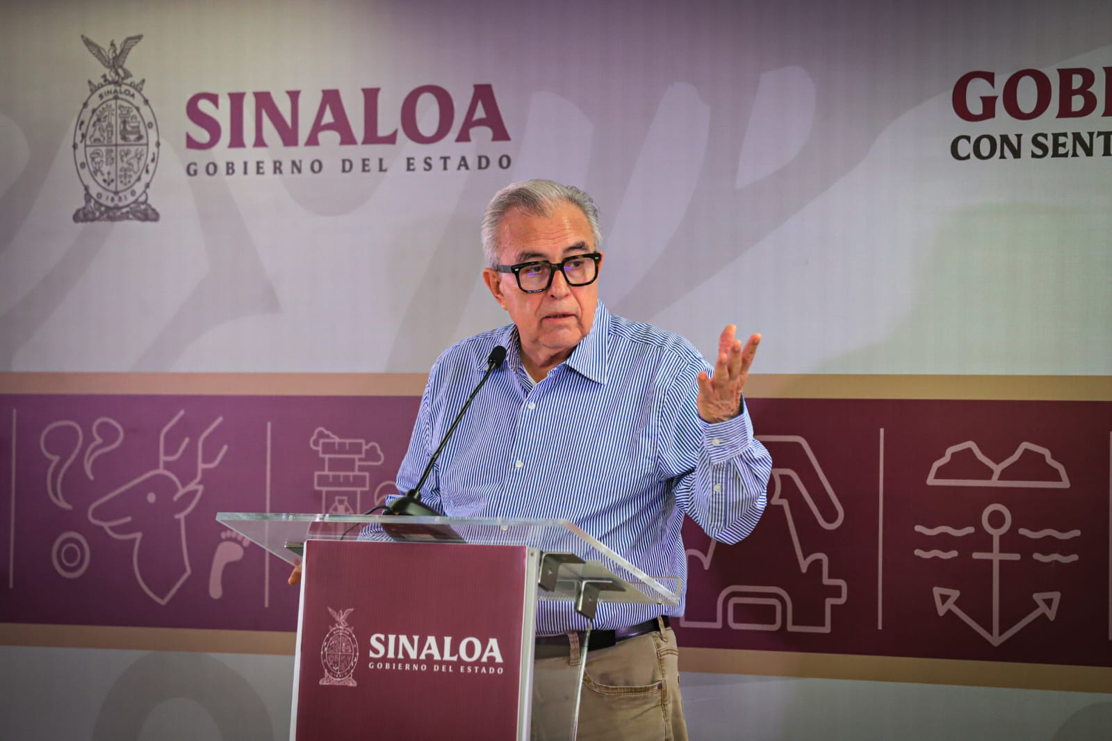 Rubén Rocha Moya durante su conferencia semanera
