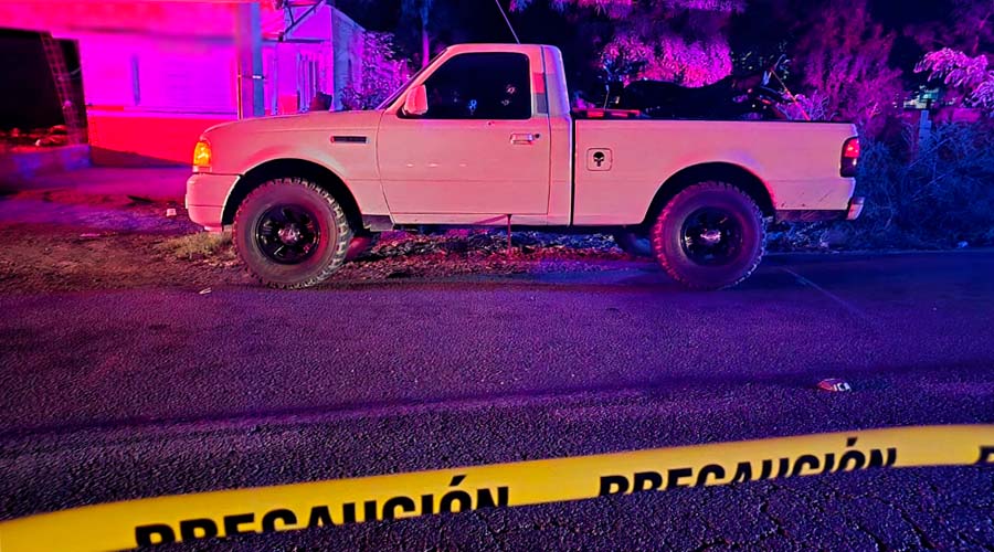 Camioneta con impactos de bala en San Pedro, Navolato