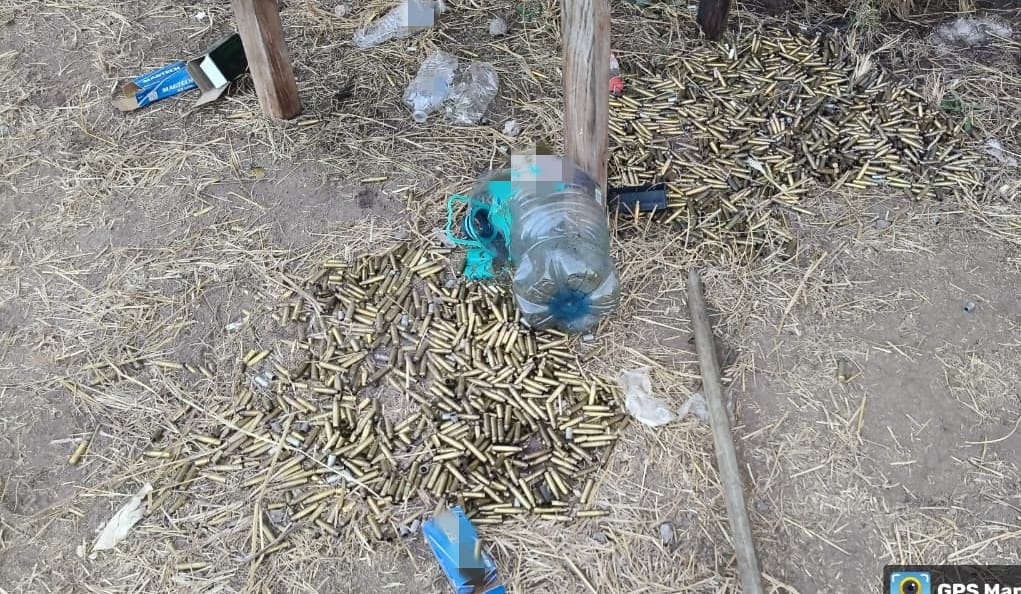 Casquillos de bala de diversos calibres encontrados por elementos de Marina en un centro de adiestramiento de la delincuencia en El Rosario, Sinaloa