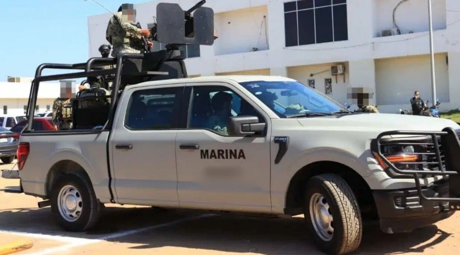 Camioneta de Secretaria de Marina en hecho