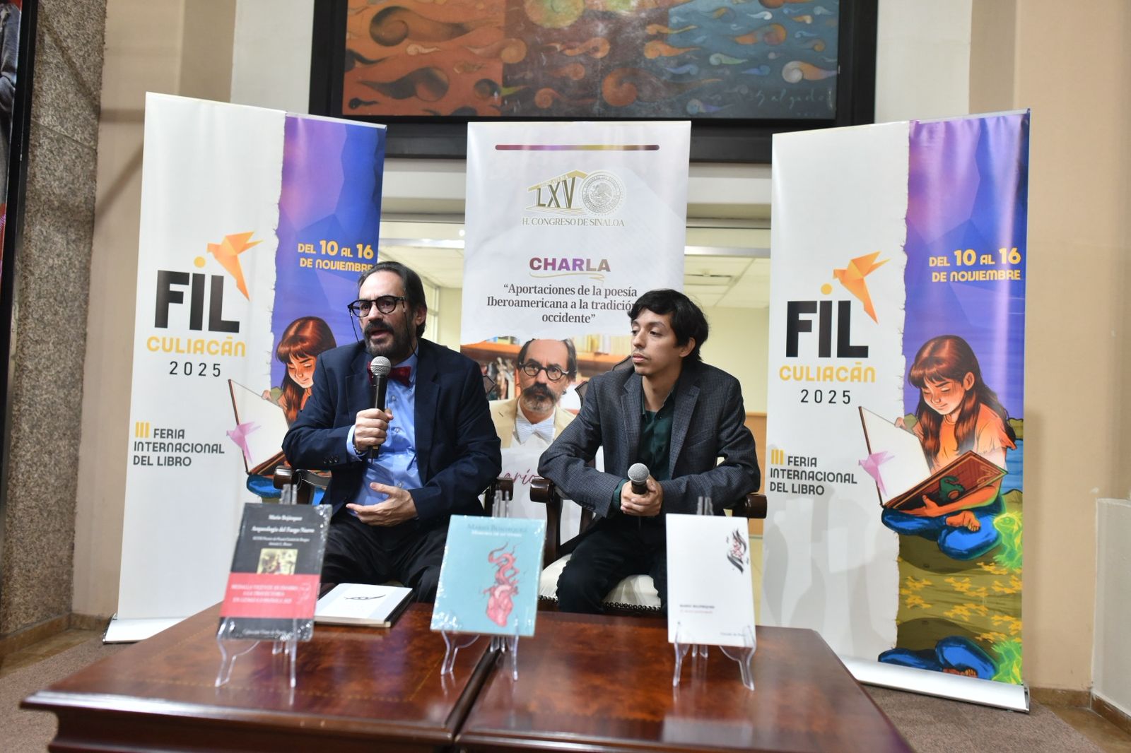 Mario Bojórquez imparte charla en la Feria Internacional del Libro 2025, en Culiacán