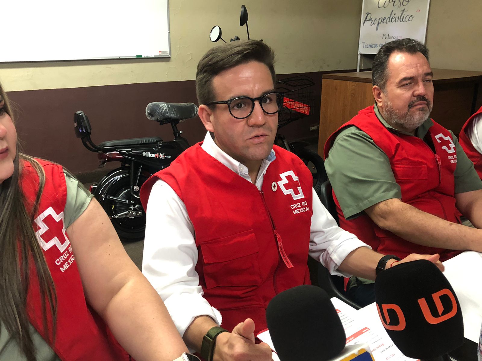 Martín Ernesto Golarte Velderrain siendo entrevistado