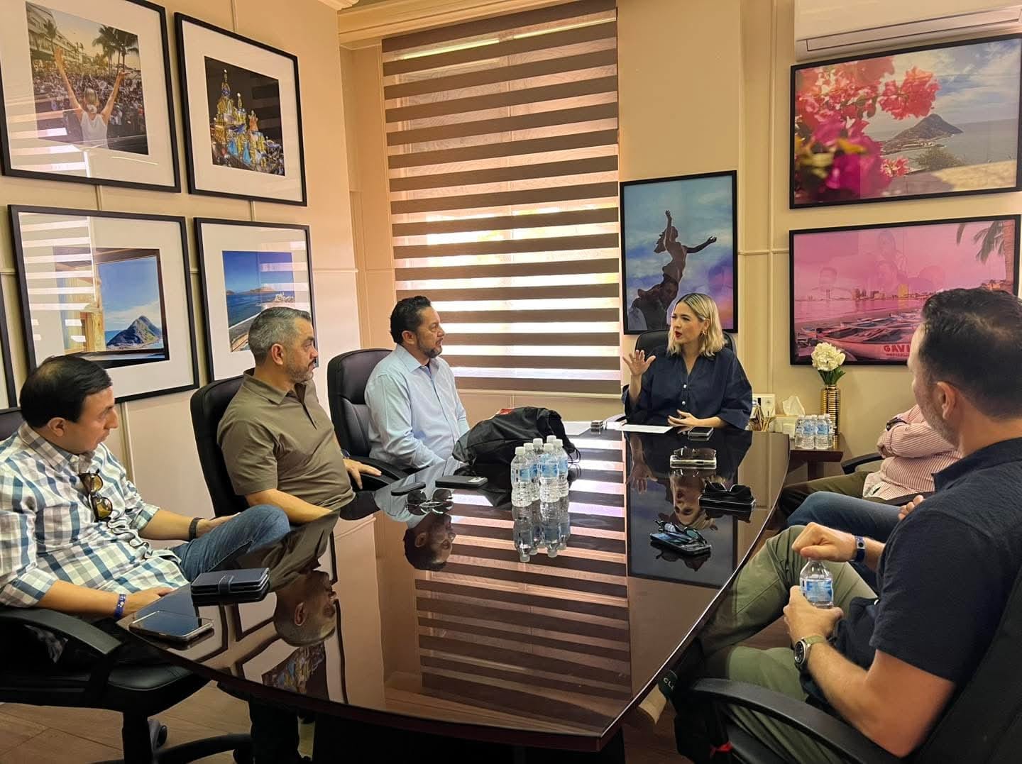 Alcaldesa de Mazatlán, Estrella Palacios en reunión con empresarios