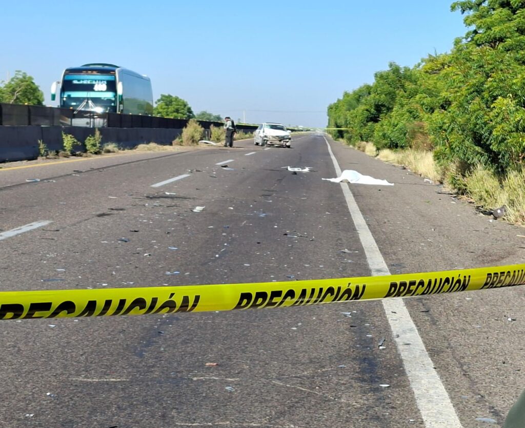 Cinta amarilla sobre la carretera México 15